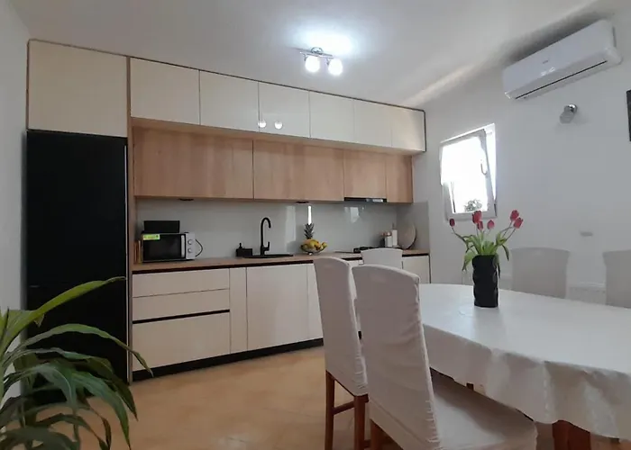 P&m ماكارسكا